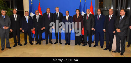 Parigi, Parigi, Francia. 25 Ott 2017. Il Presidente egiziano Abdel Fattah al-Sisi e il Ministro francese dell'Economia Bruno le Maire partecipano ad un incontro con i dirigenti francesi del Ministero dell'Economia a Parigi, Francia, il 25 ottobre 2017 Credit: Presidente egiziano Office/APA Images/ZUMA Wire/Alamy Live News Foto Stock