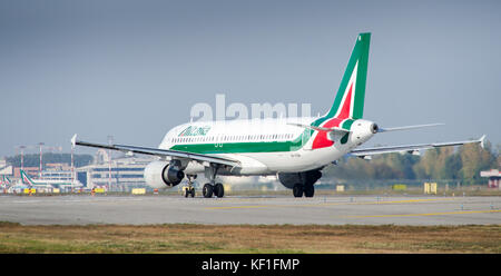 Nel mese di ottobre 25th, 2017, Cerberus Capital Management, il us private equity group, avvicinato alitalia circa un tentativo di salvataggio il travagliato aereo di linea Foto Stock