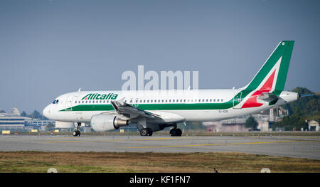 Nel mese di ottobre 25th, 2017, Cerberus Capital Management, il us private equity group, avvicinato alitalia circa un tentativo di salvataggio il travagliato aereo di linea Foto Stock