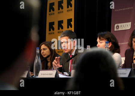 Londra, Regno Unito. 25 ottobre, 2017. David Miliband, chief executive di International Rescue Committee (IRC) ed ex ministro degli affari esteri del Regno Unito, parlando all'RUSI think-tank a Londra circa il conflitto siriano, il 25 ottobre 2017. Credito: Dominic Dudley/Alamy Live News Foto Stock