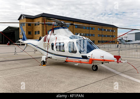 Il britannico della difesa organizzazione di Ricerca prova impero scuola per piloti MOD Boscombe Down QinetiQ Agusta A109E Power elicottero presso gli RNAS Yeovilton aria giorno Foto Stock