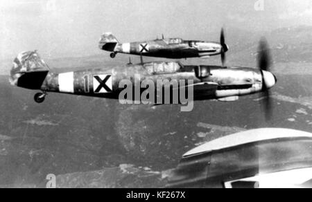 Il Manolev Me109G6 è una variante del Messerschmitt Bf 109, un caccia tedesco della seconda guerra mondiale. Questo modello rappresenta l'evoluzione della tecnologia aeronautica in tempo di guerra e il ruolo degli aerei nei conflitti militari durante la guerra. Foto Stock