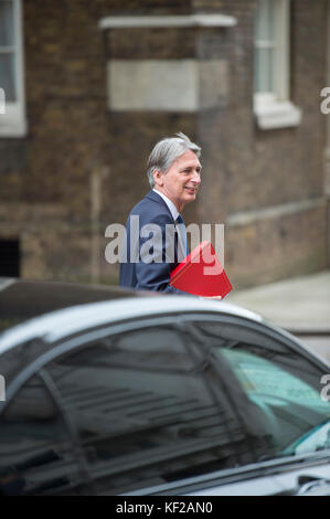 Downing Street Cabinet Meeting, 24 ottobre 2017, Westminster, Londra, Regno Unito. Credito: Malcolm Park Foto Stock