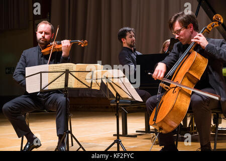 Jamie Campbell (violino) , Tom poster (pianoforte) Guy Johnston (violoncello) MusicFest Aberystwyth July 2017 ©keith morris www.artswebwales.com keith@artx.co.uk 07710 285968 01970 611106 Foto Stock