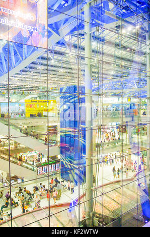 La splendidi interni di Bangkok del moderno nuovo aeroporto di Suvarnabhumi. Foto Stock