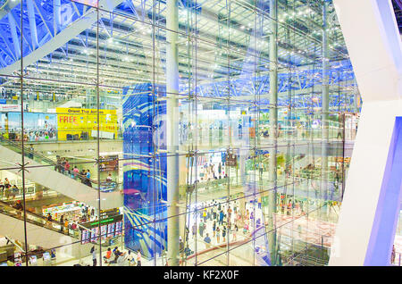 La splendidi interni di Bangkok del moderno nuovo aeroporto di Suvarnabhumi. Foto Stock