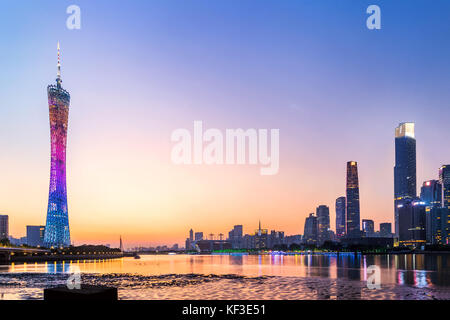 Urbano vista notturna del Guangdong, Guangzhou, Foto Stock