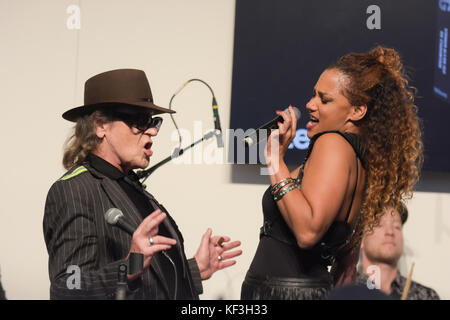 Francoforte, Germania. 13 ottobre 2017. Udo Lindenberg ha tenuto un concerto dal vivo alla Frankfurt Bookfair / Buchmesse Frankfurt 2017 per pubblicizzare la sua foto Foto Stock