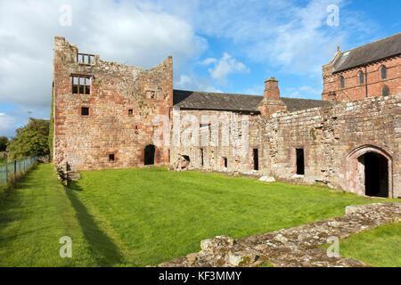 Rovine resti di Lanercost Priory vicino Brampton in estate Cumbria Inghilterra Regno Unito GB Gran Bretagna Foto Stock