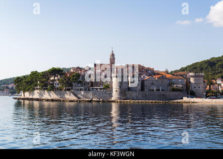 Il dizzyingly interessante raccolta di vecchie case di pietra, chiese in rovina e le strade di ciottoli della Vecchia città di Korcula si diffonde in tutta la propria penins Foto Stock