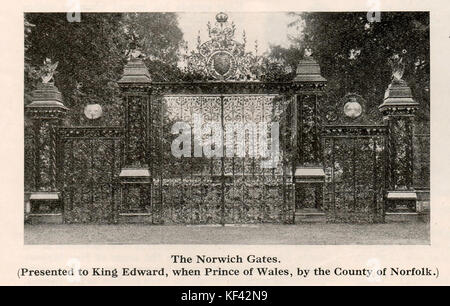 Il Norwich varchi presso la British Royal residence a Sandringham House, Norfolk nel 1932 Foto Stock