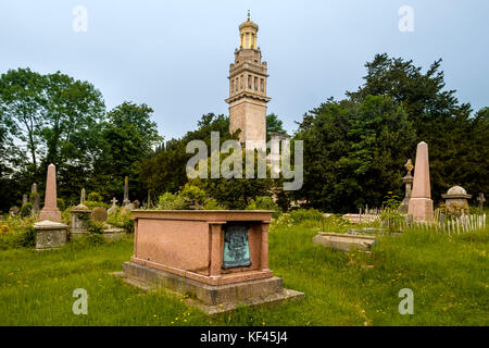 Beckford torre costruita da William Beckford nel 1826-27 e Lansdown cimitero con Beckford tomba del vicino alla vasca da bagno Foto Stock