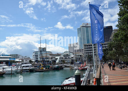 Barche nel porto di Viaduct ad Auckland, in Nuova Zelanda. Al momento dell'immagine nel 2017, il porto è stato ribattezzato come la casa dei Americas Cup Foto Stock