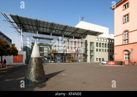 Staatstheater a Mainz, RHEINLAND-PFALZ, kleines haus mit tritonplatz Foto Stock