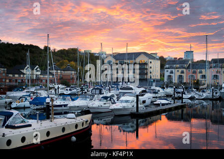 Penarth Marina al tramonto in penarth, Wales, Regno Unito. Foto Stock