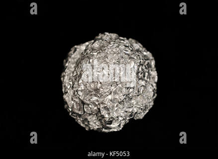 Crumpled lamina di alluminio sfera Foto Stock