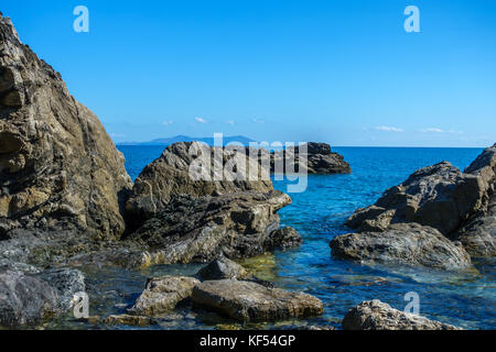 Spiaggia di capo d'orlando sicilia con rocce Foto Stock