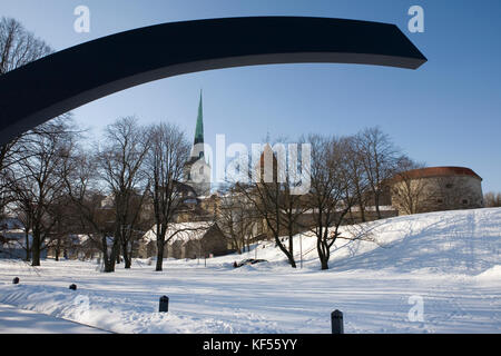 MS memoriale dell'Estonia, Tallinn, Estonia: il Katkenud liin (linea tratteggiata) un monumento alle vittime del M/S Estonia tragico affondamento nel 1994 Foto Stock