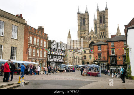 Englands East Midlands Lincolnshire, la cattedrale medievale di Lincoln e il mercato di Lincoln, il sito storico, il mercato, l'architettura medievale, Castle Hill Foto Stock