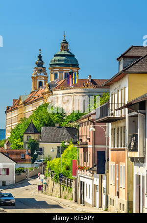 Vista del stift melk, una abbazia benedettina sopra la città di melk in Austria Foto Stock