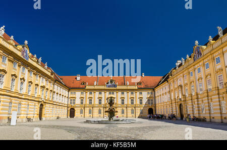 Il prelato il cortile dell'abbazia di Melk in Austria Foto Stock