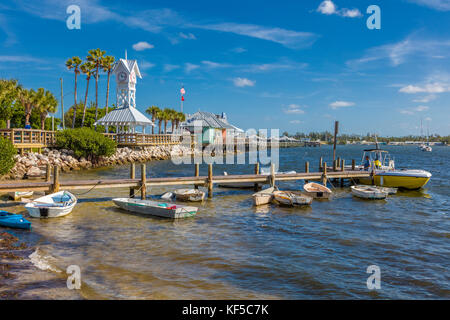 Bridge Street Pier e la torre dell orologio su Anna Maria Island in Bradenton Beach Florida Foto Stock