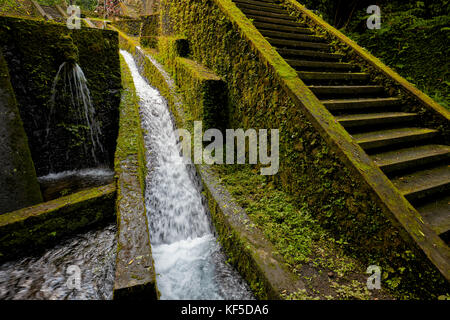 Sorgente d'acqua nel Tempio di Mengening. Tampaksiring, Bali, Indonesia. Foto Stock