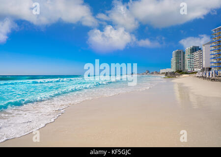 Forum di cancun spiaggia playa gaviota azul in Messico in hotel Zona Foto Stock