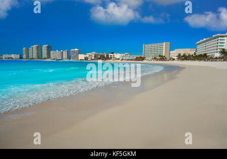 Forum di cancun spiaggia playa gaviota azul in Messico in hotel Zona Foto Stock