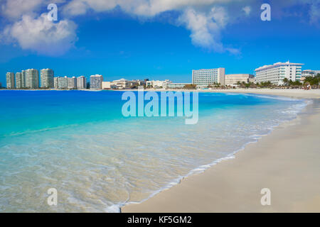 Forum di cancun spiaggia playa gaviota azul in Messico in hotel Zona Foto Stock