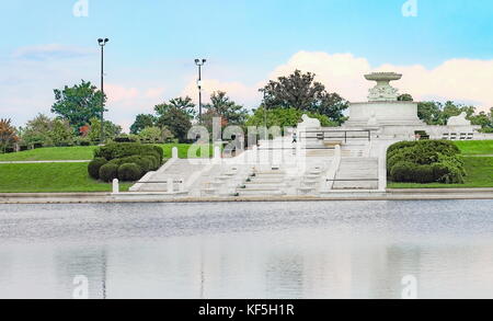 Detroit, MI, Stati Uniti d'America - 2 ottobre 2016: il James Scott memorial fontana è un monumento situato in Belle Isle park, progettato dall'architetto Cass Gilbert e Foto Stock