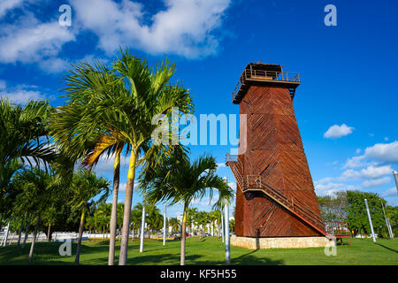 Cancun vecchio aeroporto torre di controllo in legno per il Messico Foto Stock