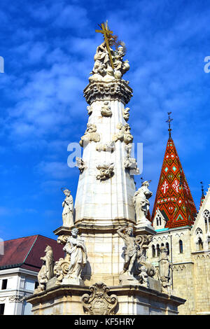 Le statue sulla colonna della Santissima Trinità a budapest, Ungheria Foto Stock