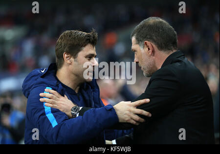 Mauricio Pochettino (a sinistra), direttore di Tottenham Hotspur, e Slaven Bilic, direttore della West Ham United (a destra), prima della Carabao Cup, quarto incontro a Wembley, Londra. Foto Stock