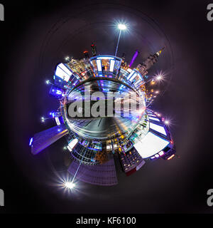 Skyline notturno di Varsavia Foto Stock