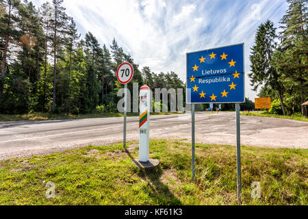 La lituania paese segno di confine tra la Lettonia e la Lituania Foto Stock