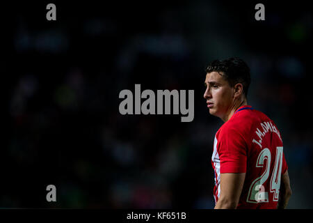 Elche, Spagna. 25 Ott 2017. Gimenez dell'Atletico de Madrid durante il round spagnolo della Coppa del Rey (King's Cup) del 32 prima partita di calcio tra Elche CF e Atletico de Madrid allo stadio Martinez Valero di Elche Credit: Sergio Lopez/Pacific Press/Alamy Live News Foto Stock