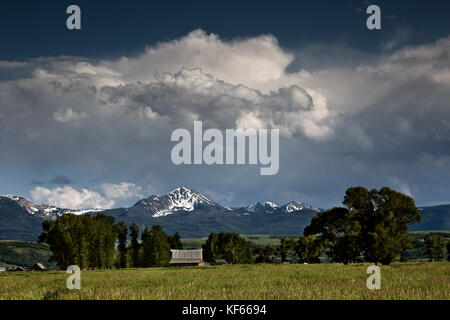 .Wyoming - pomeriggio la formazione di nubi su Antelope Flats, visto dalla fila di mormoni sul parco nazionale di Grand Teton. Foto Stock