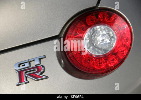 Luci posteriori e badge di argento Nissan GT-R sportscar Foto Stock