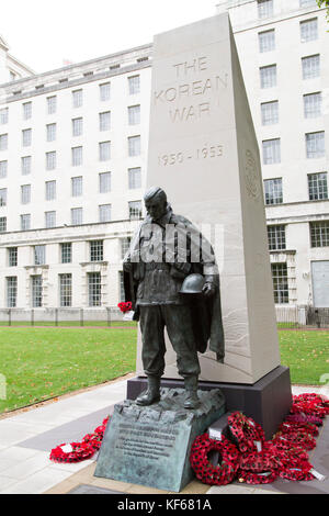 Monumento ai caduti della guerra di Corea a Londra in Inghilterra. Il monumento si trova al di fuori del ministero della difesa edificio su Victoria Embankment. Foto Stock