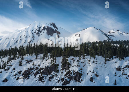 Montare il prezzo. è stata presa in giugno, da garibaldi camping lago lato. splendida vista, bei paesaggi molto periodo nevoso (2 metri di neve). Foto Stock