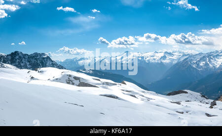 Splendido paesaggio alpino in inverno Foto Stock