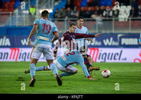 Eibar, Spagna. 25 ottobre 2017. (6) Christian Rivera durante la partita di calcio spagnola della Copa del Rey tra Eibar e Deportivo de la Coruna allo stadio Ipurua di Eibar, Spagna settentrionale, giovedì, ottobre 25, 2017 crediti: Gtres Información más Comuniación on line, S.L./Alamy Live News Foto Stock