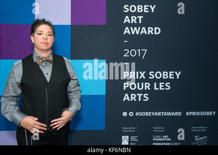 Toronto, Canada. 25 ott 2017. mi'kmaw artista ursula Johnson, vincitore del 2017 sobey art award al 2017 sobey art award gala presso l'università di Toronto ha ospitato dal museo di arte presso l'università di Toronto il 25 ottobre 2017. Credito: eximages/alamy live news Foto Stock