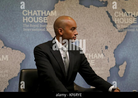 Londra, Regno Unito. 26 ott 2017. Chuka Umunna, partito laburista MP e sedia di voto lascia guardare, parlando sul ruolo internazionale per il Regno Unito dopo la votazione Brexit, a Chatham House think-tank a Londra il 26 ottobre 2017. Credito: Dominic Dudley/Alamy Live News Foto Stock