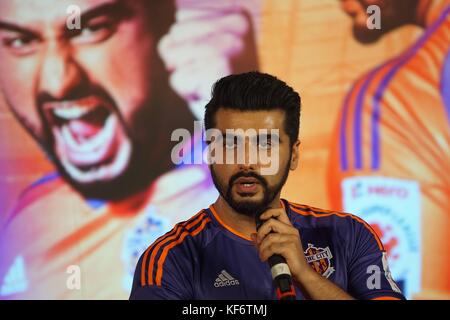 Mumbai, India. 26 ott 2017. fc club di Pune ha annunciato come un marchio ambasaddar e co-proprietario attore di bollywood arjun kapoor a JW Marriott hotel di Juhu di Mumbai il 26 ott 2017. Credito: prodip guha/alamy live news Foto Stock