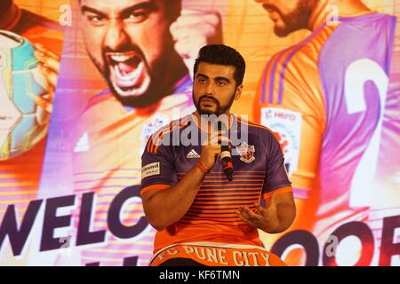 Mumbai, India. 26 ott 2017. fc club di Pune ha annunciato come un marchio ambasaddar e co-proprietario attore di bollywood arjun kapoor a JW Marriott hotel di Juhu di Mumbai il 26 ott 2017. Credito: prodip guha/alamy live news Foto Stock