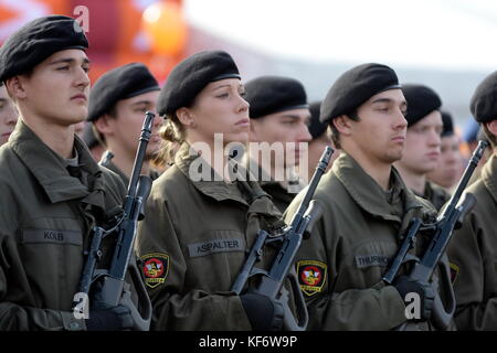 Vienna, Austria. 26th Ott 2017. Giornata nazionale austriaca 2017 alla presenza del Presidente federale e del Governo federale austriaco in Piazza degli Eroi a Vienna. Oltre 1000 reclutati sono stati impegnati nel servizio nell'esercito. L'immagine mostra le reclute durante la cerimonia di giuramento. Credit: Franz PERC/Alamy Live News Foto Stock