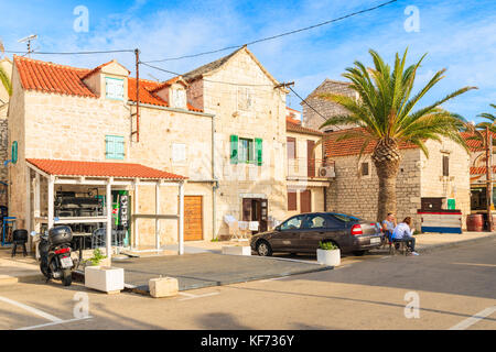 ROGOZNICA PORTA, Croazia - il Sep 5, 2017: case tipiche in Rogoznica città vecchia sulla soleggiata giornata estiva, Dalmazia, Croazia. Foto Stock