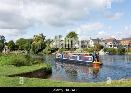 Canali in barca sul fiume Avon, il grande prato, Bidford-on-Avon, Warwickshire, Inghilterra, Regno Unito Foto Stock